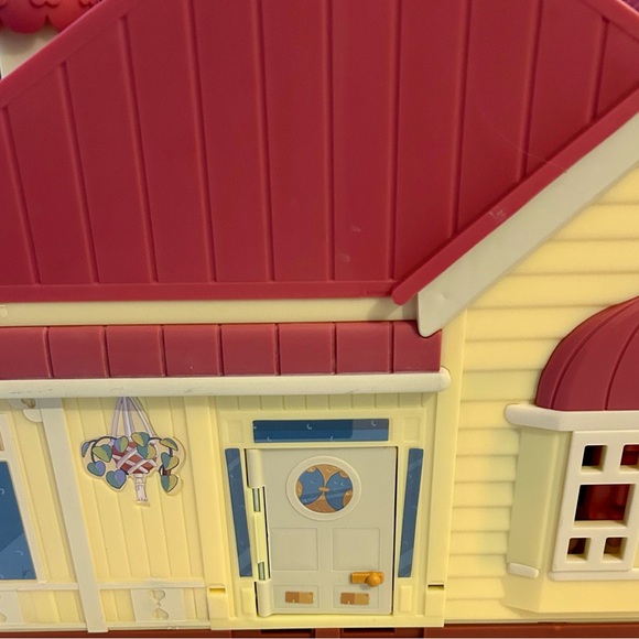 Bluey Heeler Family Celebration Home & Backyard Playset with Figurines - Picture 8 of 9